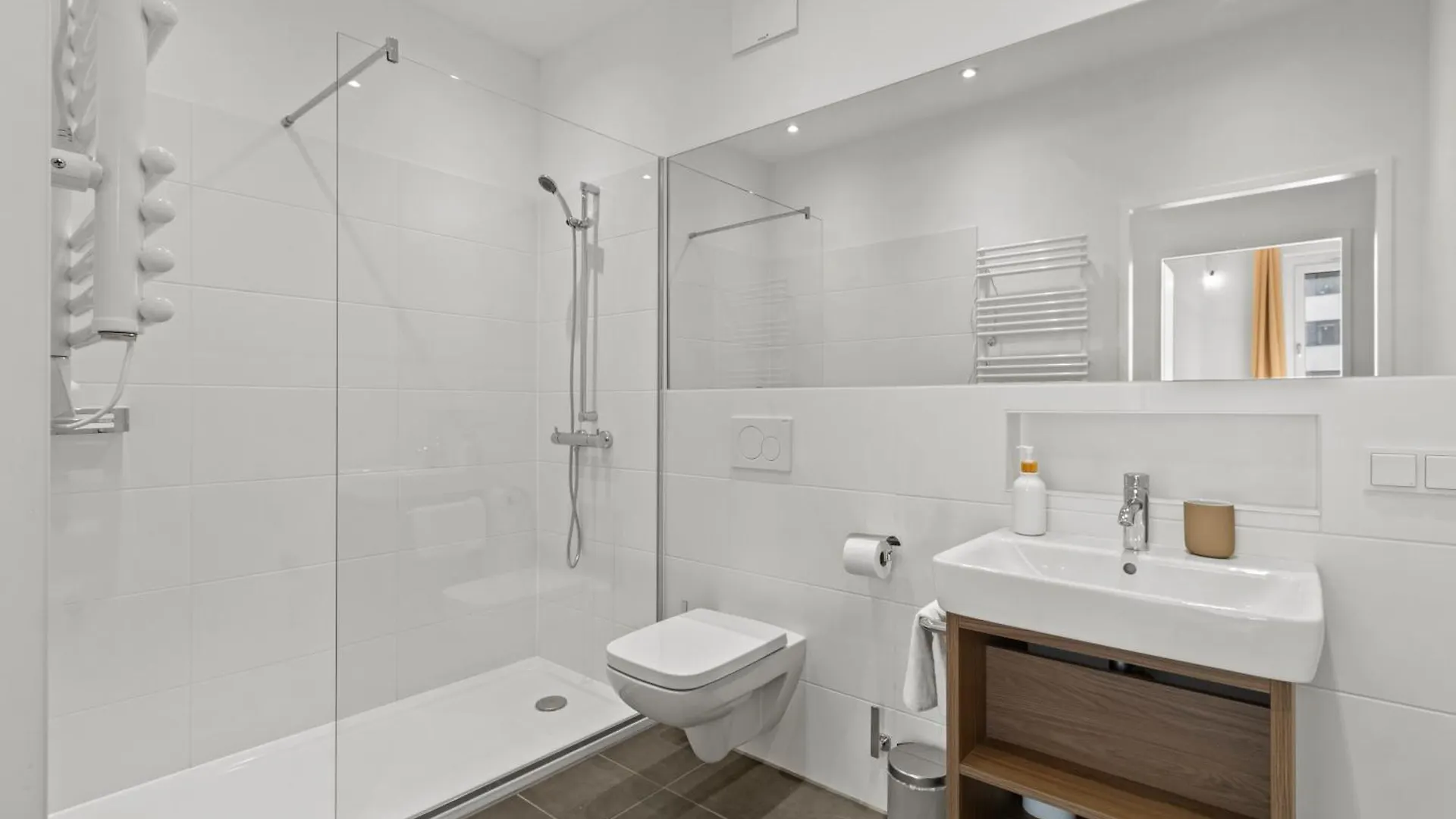 4 Min To Metro I 12 Min To Inner City I Top Wifi Wenen Appartement